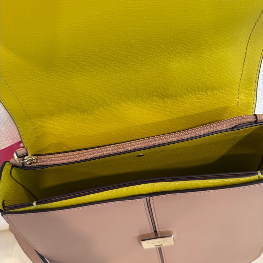 Kate Spade New York Elegant Tan Leather Handbag - Picture 5 of 7